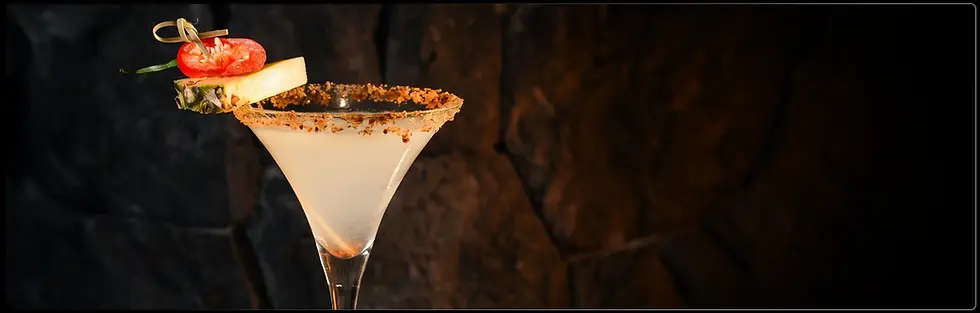 Cóctel en copa martini para el 15 de septiembre en Los Cabos